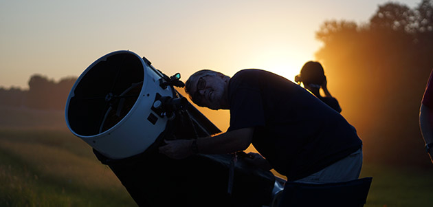Southern Illinois Star Party, AASI member looking through telescope
